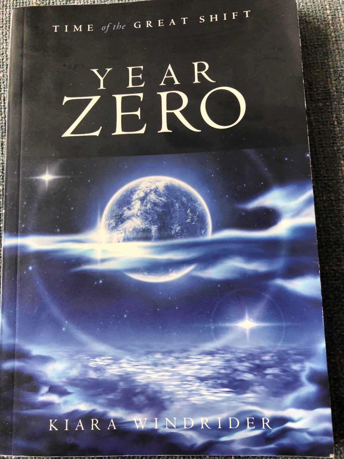 Year Zero: Time of the Great Shift - Kiara Windrider, Ophalen of Verzenden, Zo goed als nieuw, Spiritualiteit algemeen, Achtergrond en Informatie