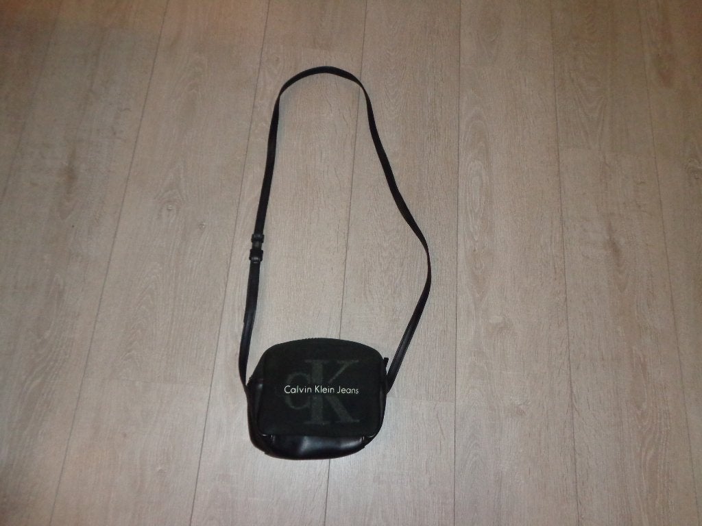 zwart damesschoudertasje van CALVIN KLEIN, Ophalen of Verzenden, Zo goed als nieuw, Zwart, Schoudertasje