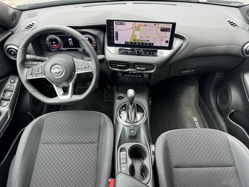 Nissan Juke 1.6 Hybrid N-Design | Navigatie | Achteruitrijca, Auto's, Nissan, Stof, Gebruikt, Met garantie (alle), Bedrijf