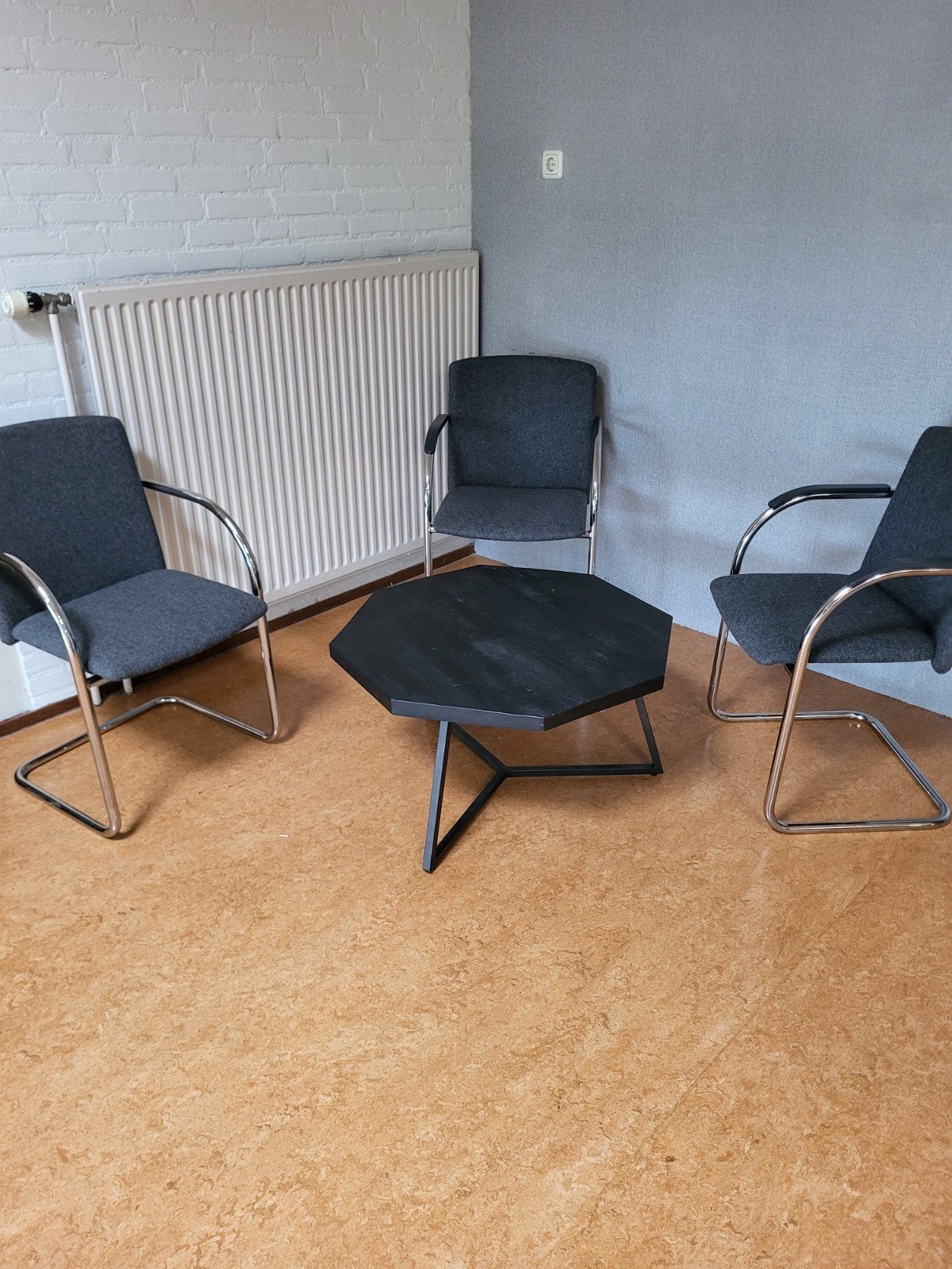 Zeshoekige tafel met 3 stoelen, Gebruikt, Drie, Zwart, Ophalen of Verzenden