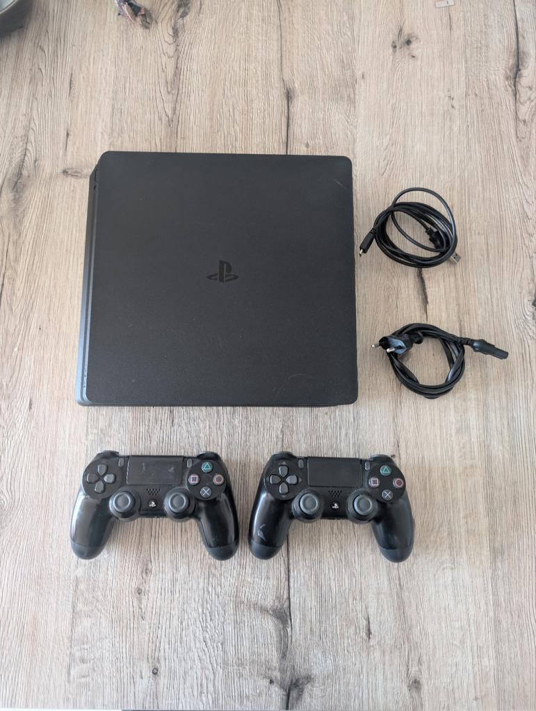 PlayStation 4 Slim met 2 controllers, Met 2 controllers, Ophalen of Verzenden, Zo goed als nieuw, 1 TB