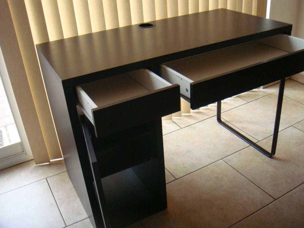Ikea bureau 105 x 50 x 75 (B x D x H), Huis en Inrichting, Ophalen, Met lades, IKEA, Zwart