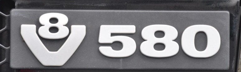 V8 580 embleem gezocht, Ophalen of Verzenden, Scania