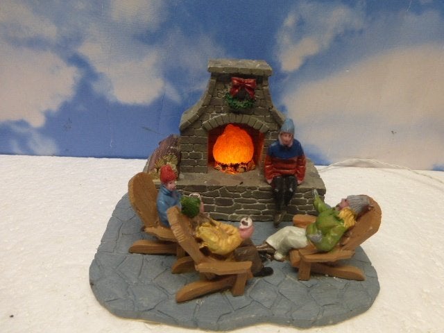 lemax outdoor fire place kerstdorp tafereel kersthuisje, Ophalen of Verzenden