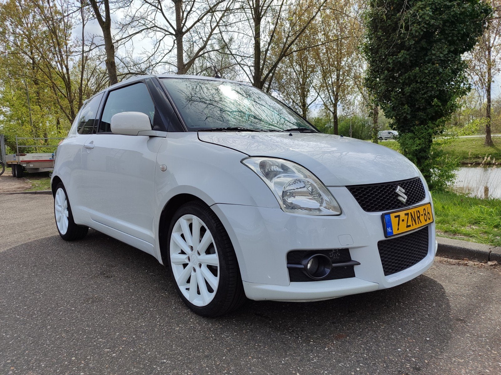 Suzuki Swift 1.6 3D Sport 2009 Parelmoer wit Nieuwe APK!, Voorwielaandrijving, 1005 kg, 40 €/maand, 4 cilinders
