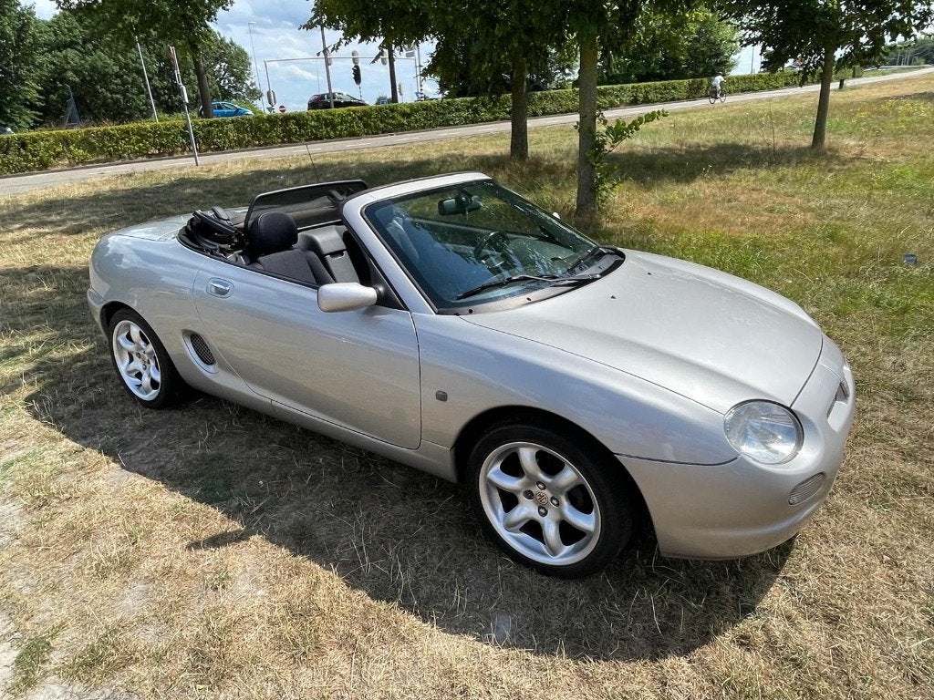 MG F 1.8 I 88KW Steptronic 2000 Grijs, Auto's, MG, Automaat, 40 €/maand, Zwart, 4 cilinders