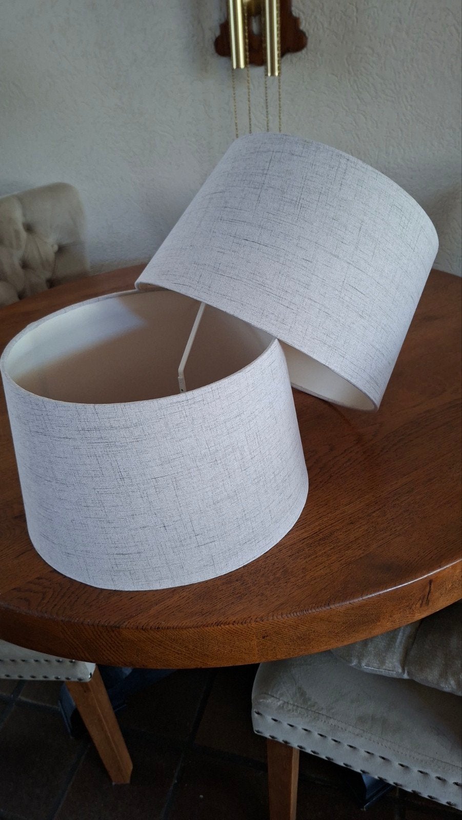 Twee gelijke Lampenkappen  Hoog, Huis en Inrichting, Lampen | Lampenkappen, Tafellamp, Beige, Rond, Ophalen of Verzenden