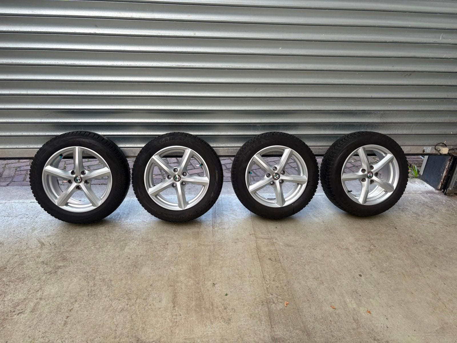 Alfa Romeo 16 inch velgen met Goodyear winterbanden, Ophalen, Gebruikt, 16 inch, Banden en Velgen