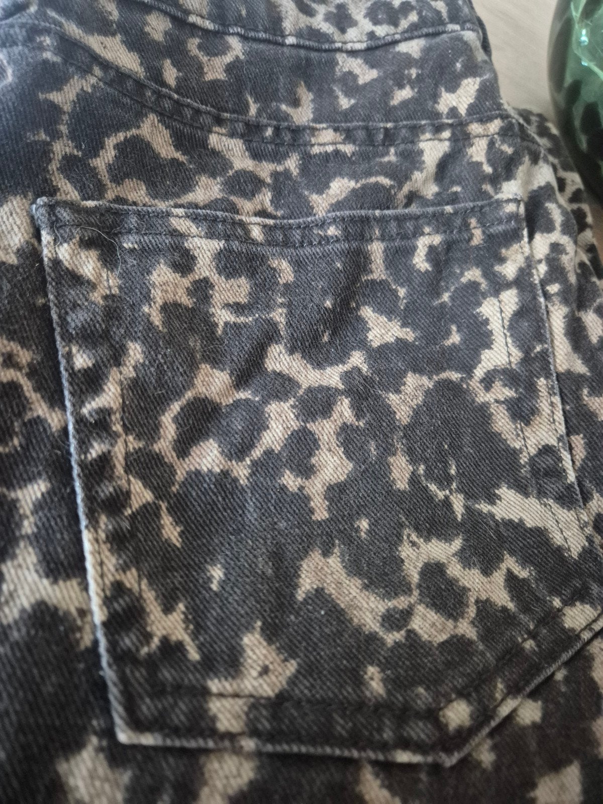 Stoere Spijkerbroek met Luipaardprint - Maat W30-W32, Kleding | Dames, Spijkerbroeken en Jeans, Overige kleuren, Ophalen of Verzenden