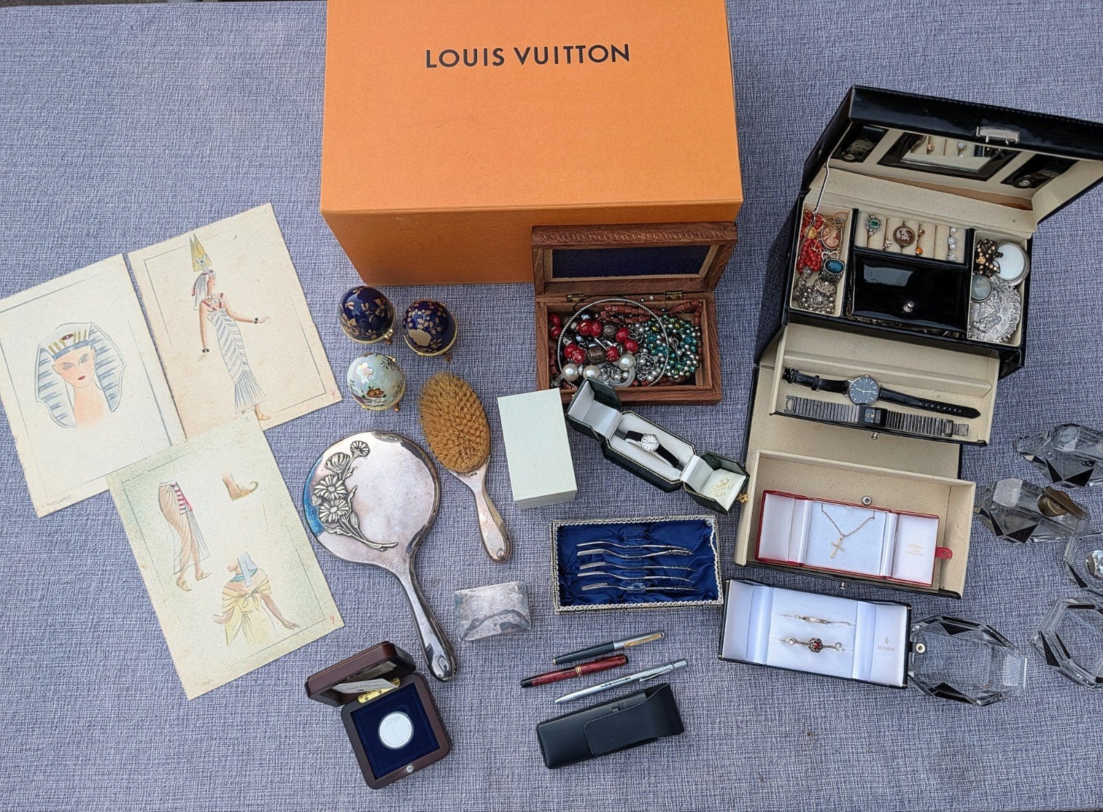 Sieraden, voorwerpen en tekeningen uit erfenis, Ophalen of Verzenden