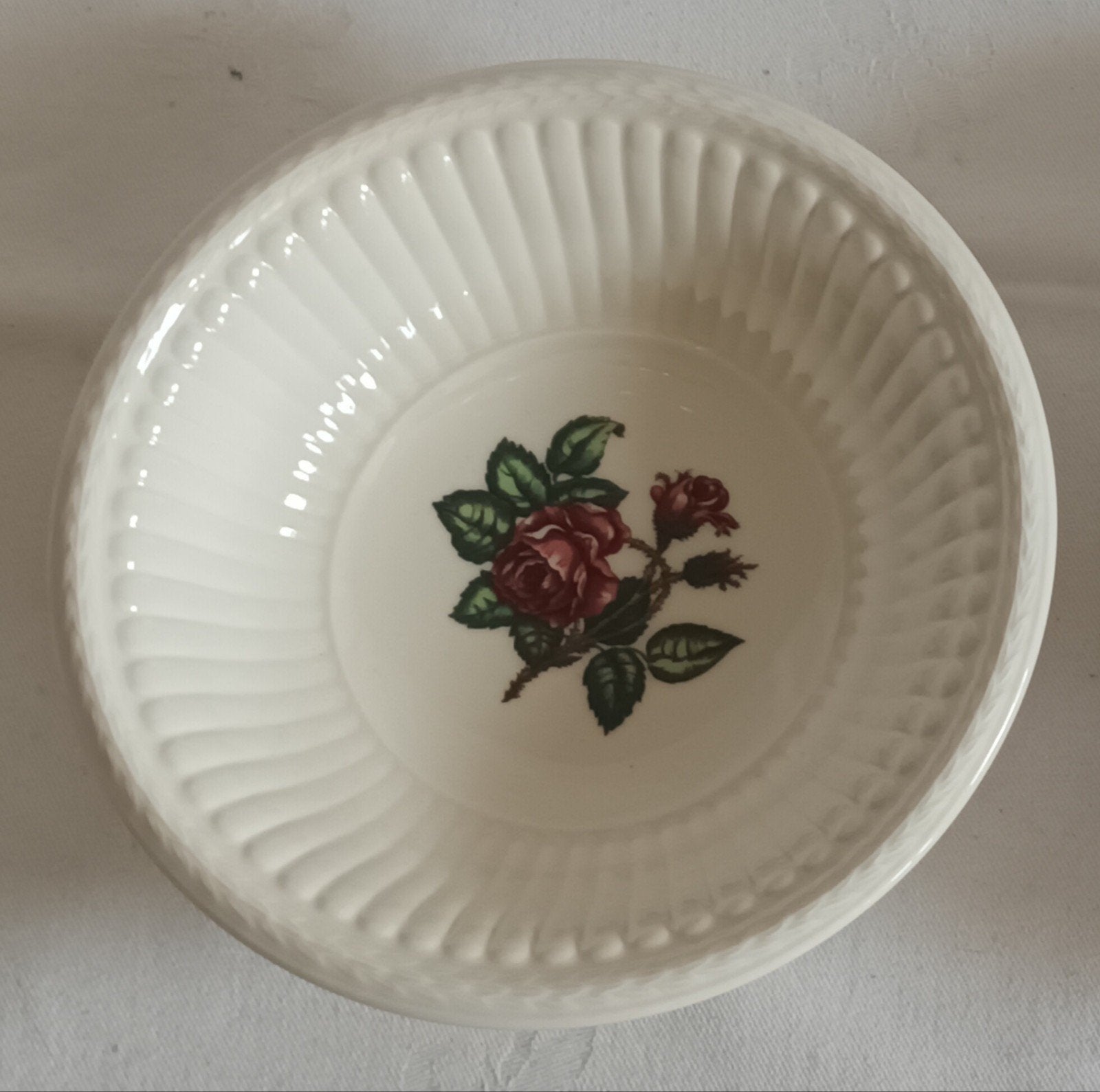 Wedgwood Moss Rose schaaltje ( 16 cm) zgan, Huis en Inrichting, Keuken | Servies, Ophalen of Verzenden