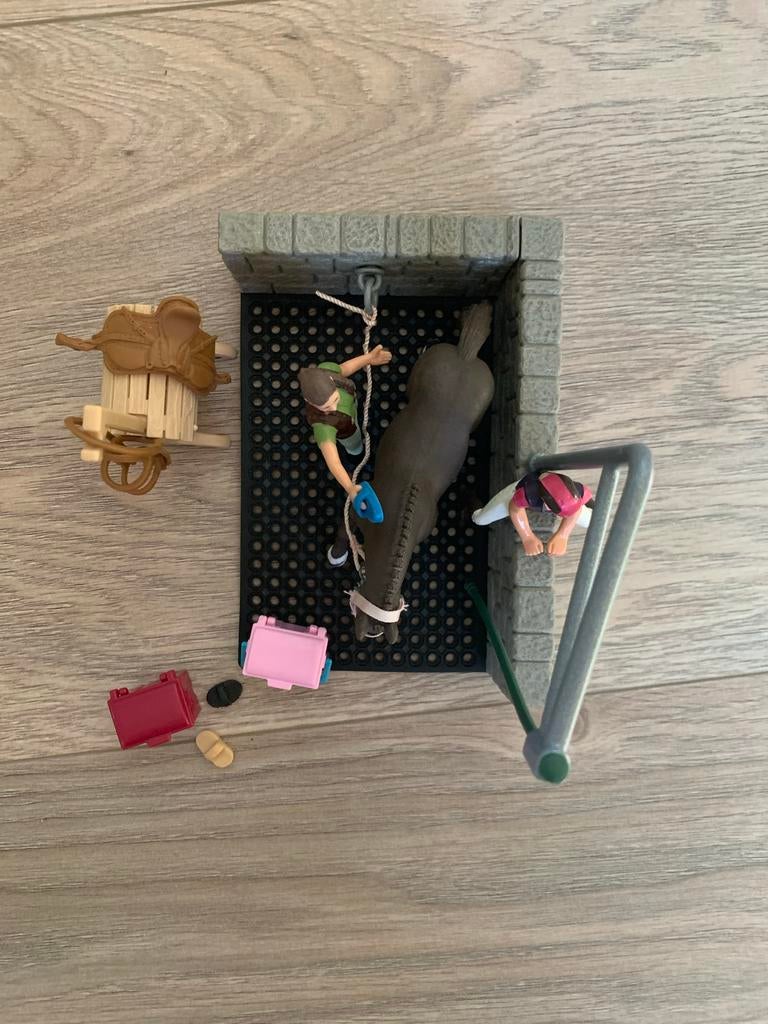 Schleich Poetsplaats met Ruiter, Paard & Accessoires, Ophalen of Verzenden, Zo goed als nieuw