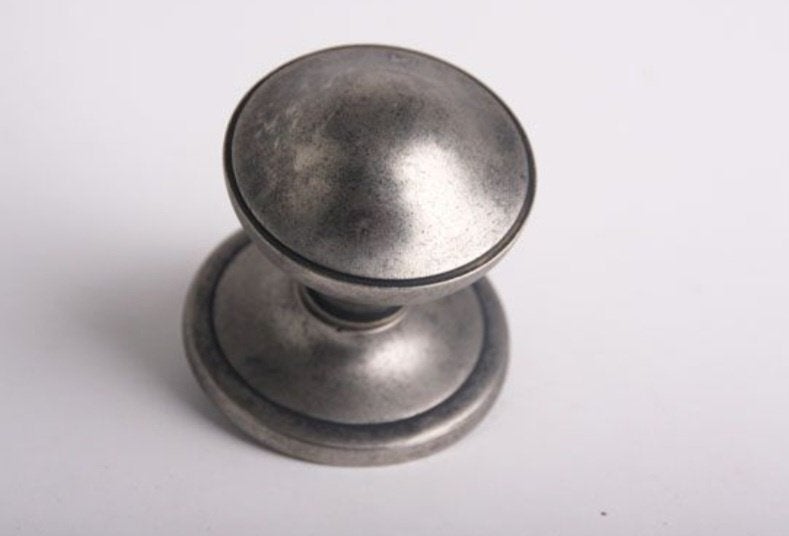 Voordeurknop - antiek zilver / oud grijs - rozet heeft scheu, Ophalen of Verzenden, Gebruikt, Koper of Messing, Klink of Kruk