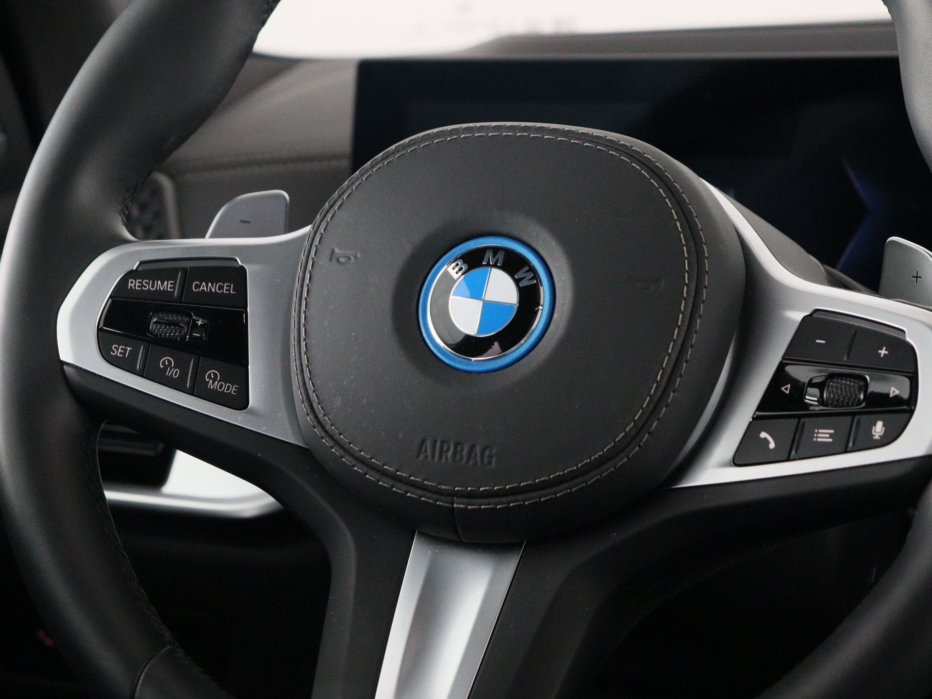 BMW X5 xDrive50e (bj 2025, automaat), Auto's, Gebruikt, 2395 kg, Met garantie (alle), Blauw