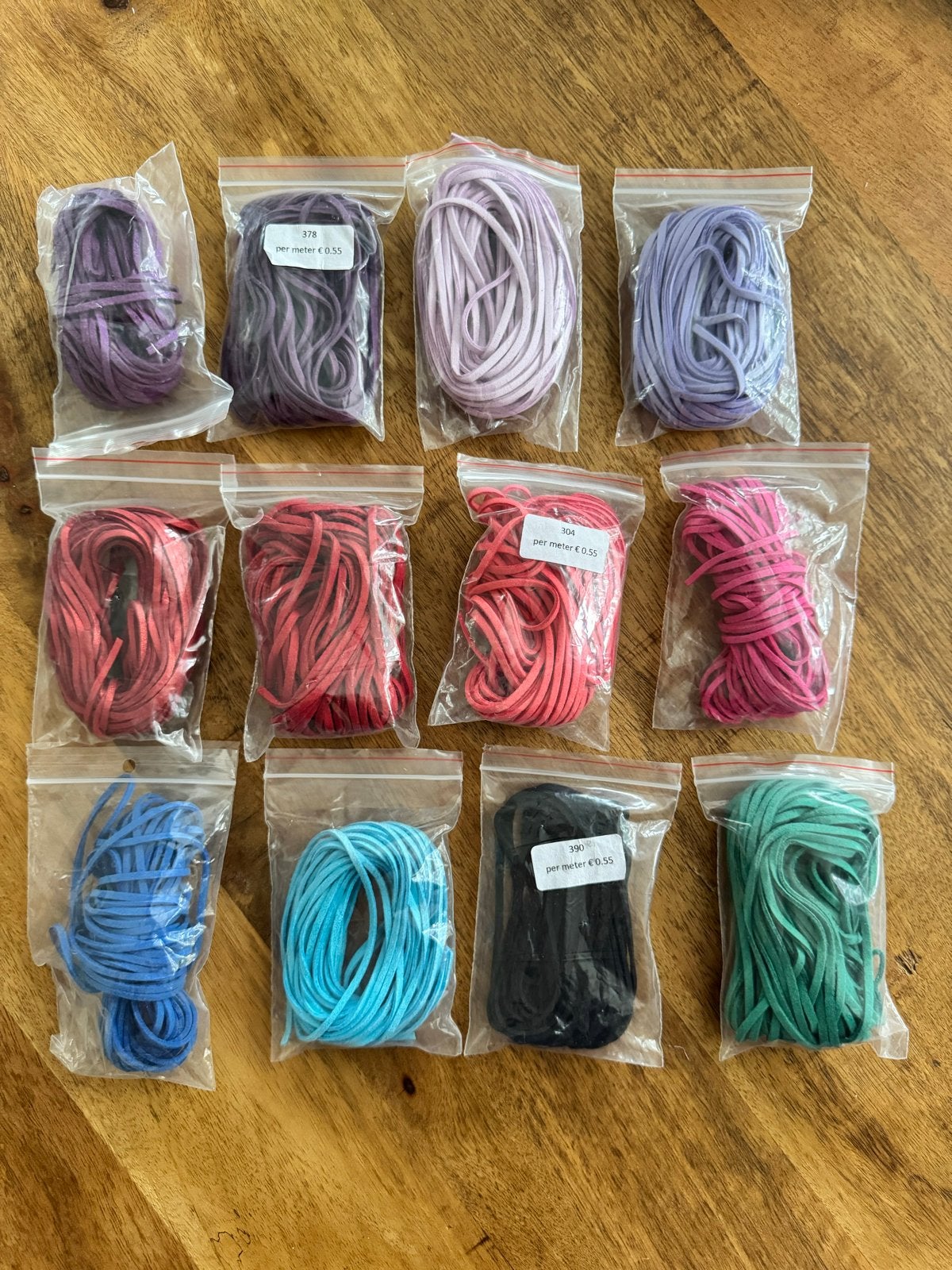Suedine koord in diverse kleuren - per meter, Hobby en Vrije tijd, Ophalen of Verzenden, Nieuw, Draad