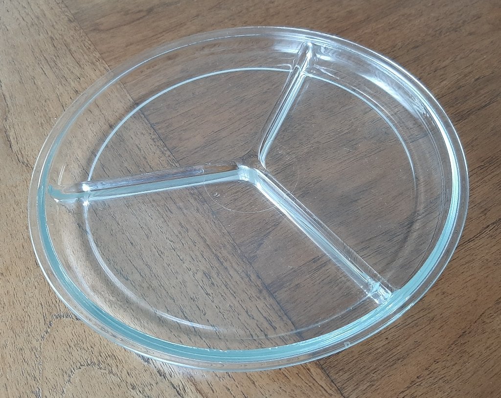Ronde strakke glazen serveerschaal, 3 vakken., Ophalen of Verzenden, Overige stijlen, Glas, Schaal of Schalen