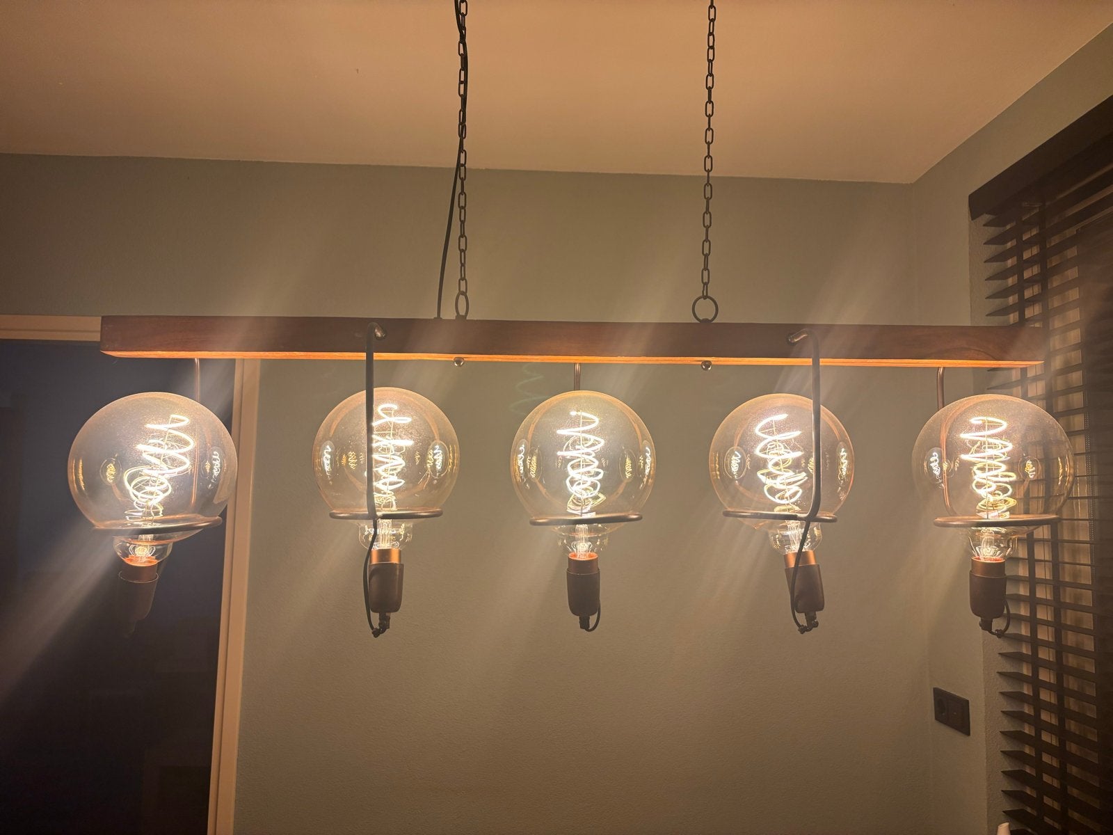 Industriële  hanglamp met 5 glazen gloeilampen en spiraal, Huis en Inrichting, Lampen | Hanglampen, Ophalen, Zo goed als nieuw