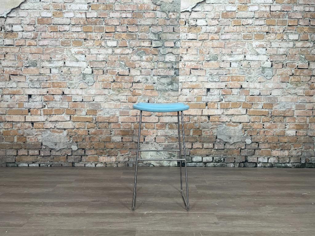 Cappellini Hi Pad Stool lichtblauw bij TheReSales, 60 tot 90 cm, Ophalen of Verzenden, Zo goed als nieuw, 1 kruk