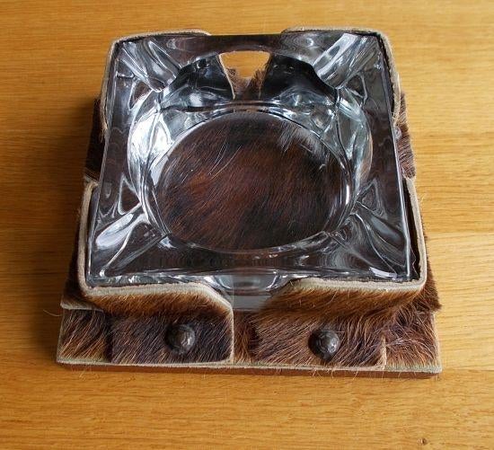 Asbak glas in standaard van koeienhuid 14x14x5,5cm, Ophalen, Gebruikt, Asbak