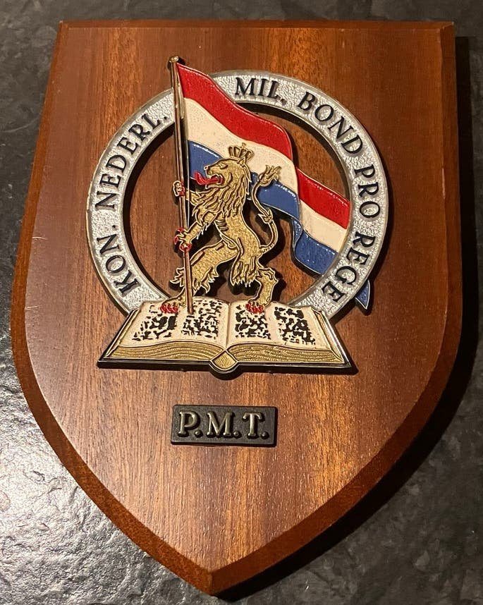 Wapenschildje Pro Rege P.M.T. Protestants Militair Tehuis, Ophalen of Verzenden, Landmacht, Nederland