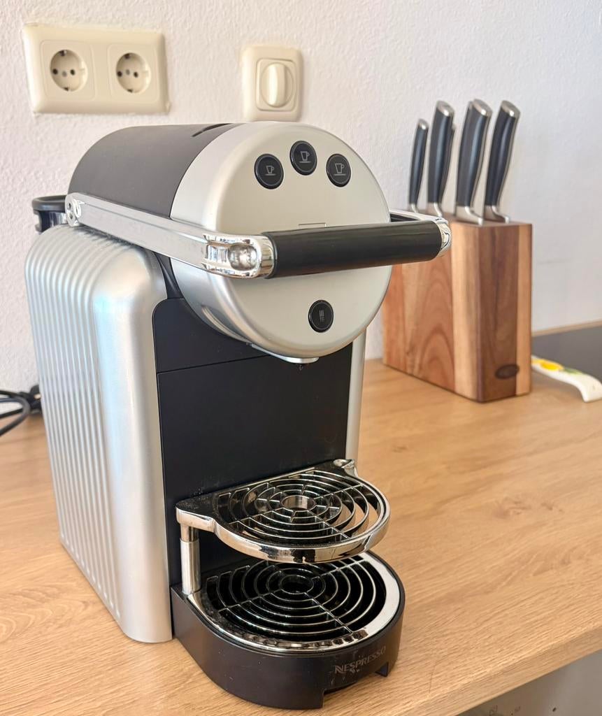 Nespresso Zenius koffiemachine, Witgoed en Apparatuur, Gebruikt, Koffiemachine, Ophalen of Verzenden, Koffiepads en cups