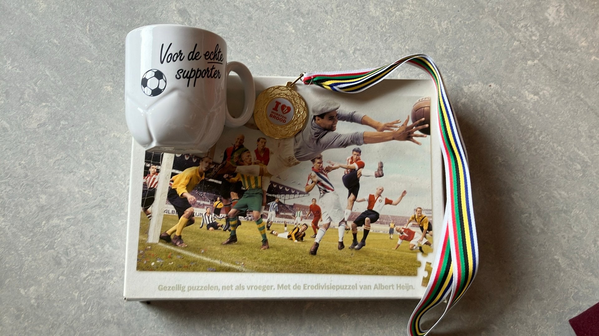 GRATIS - voetbalpakket: mok- medaille- puzzel, Ophalen, Overige merken, Keramiek, Mok