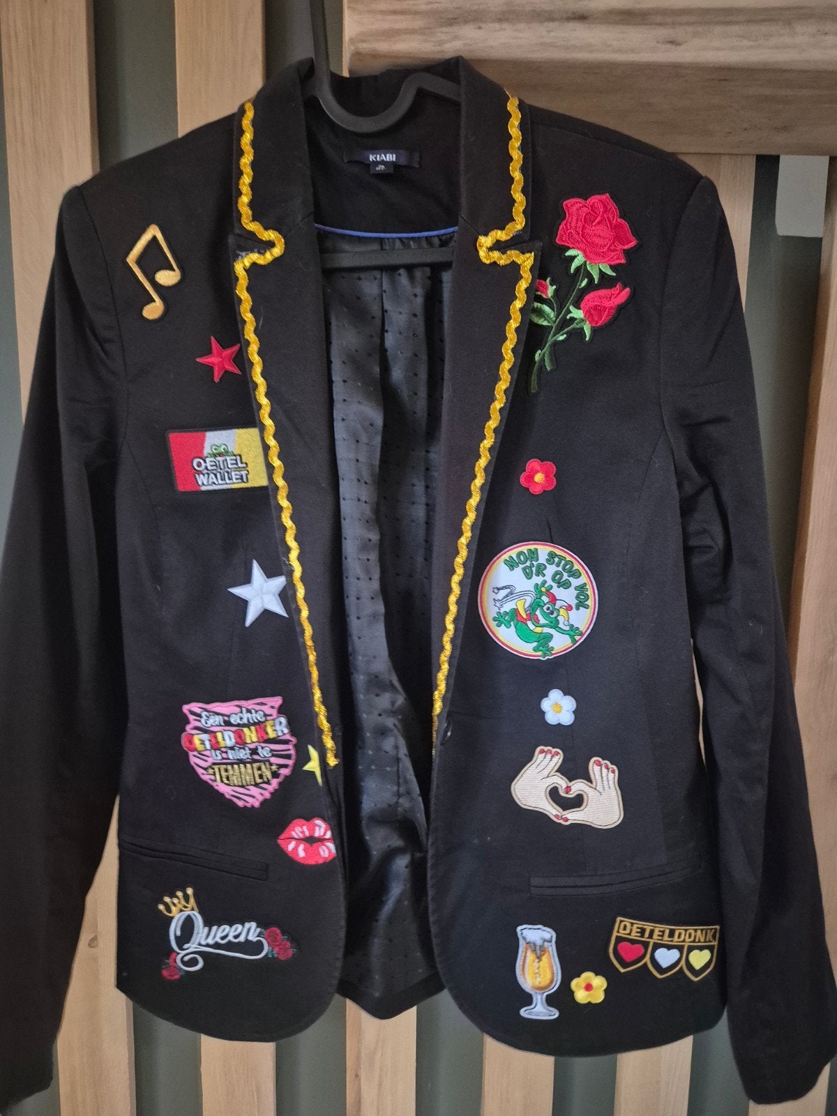 Unieke zwarte jas oeteldonk dames Maat M, Kleding | Dames, Maat 38/40 (M), Carnaval, Ophalen of Verzenden, Zo goed als nieuw