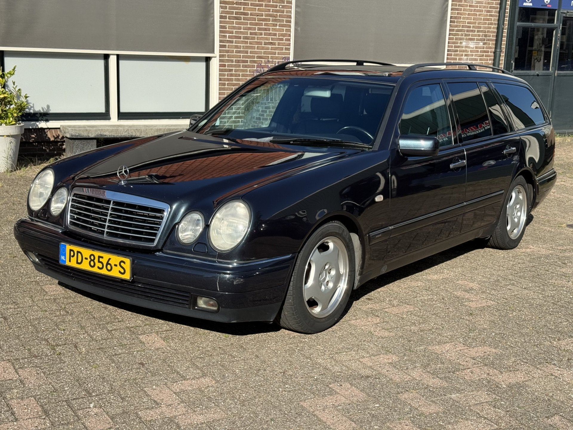 Mercedes-Benz E-Klasse Combi 320 Avantgarde 7 Persoons, Automaat, Achterwielaandrijving, Zwart, 224 pk