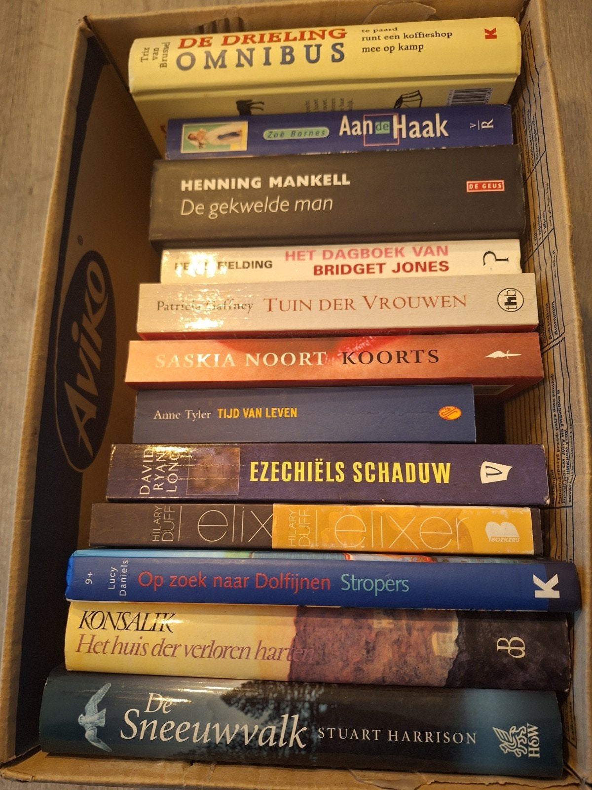Doos met 12 boeken - Bied per stuk of hele doos, Ophalen of Verzenden