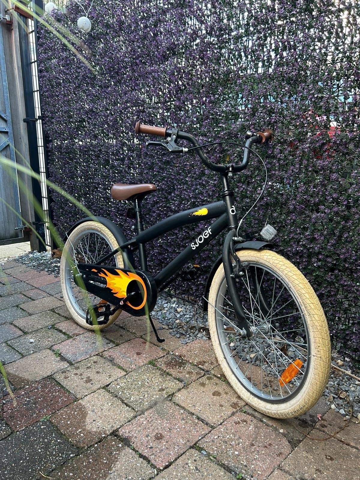 Sjoef kinderfiets 20 inch met vlammen stickers, Ophalen, Gebruikt, Terugtraprem, 20 inch of meer