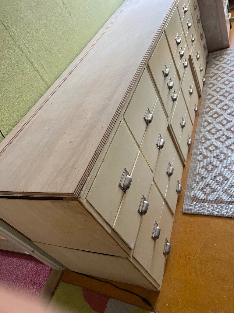 Lange ladekast met veel opbergruimte - 300x80x80 cm, Ophalen, Gebruikt, Apothekerskast stijl. Kantoorkast? Archiefkast?, 75 cm of meer