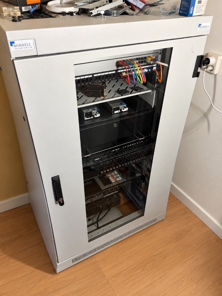 Minkels 25U Serverkast / 19-inch Rack, Computers en Software, Ophalen, Gebruikt, Glas, Plaatstaal