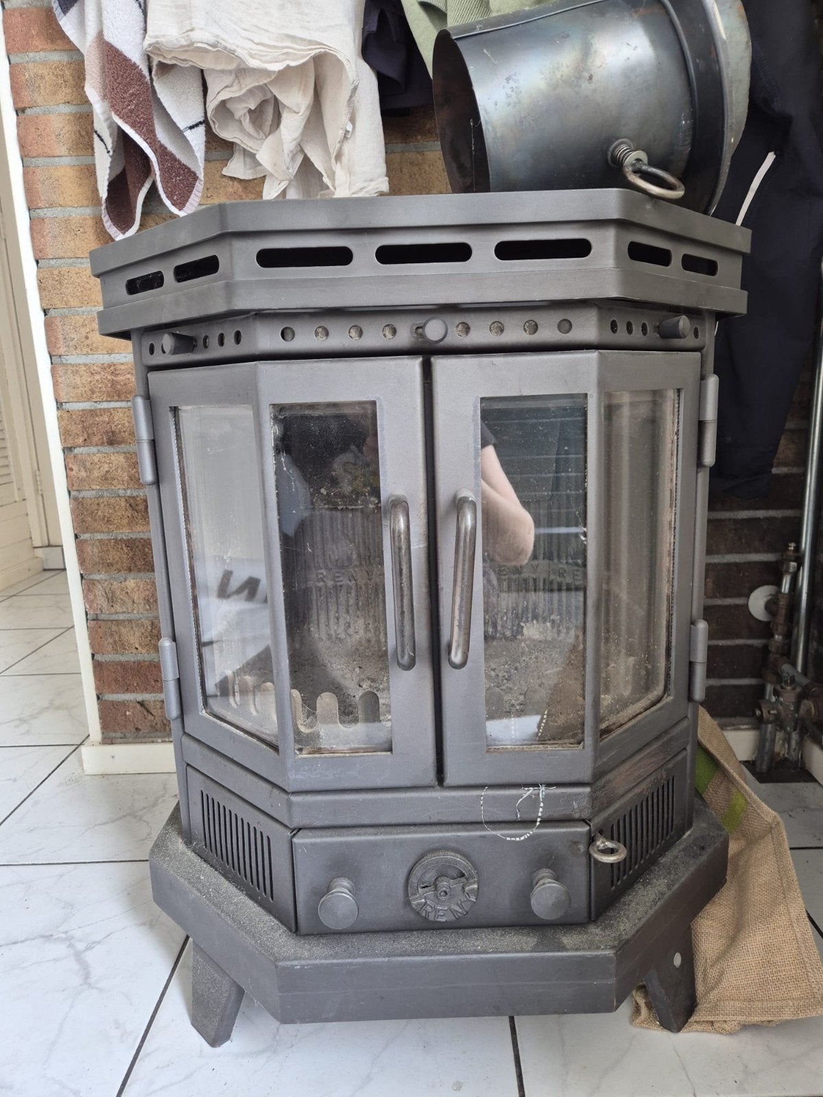 Robuuste Houtkachel - Gezellige Warmte voor Thuis, Huis en Inrichting, Kachels, Gebruikt, Houtkachel, Ophalen of Verzenden, Vrijstaand