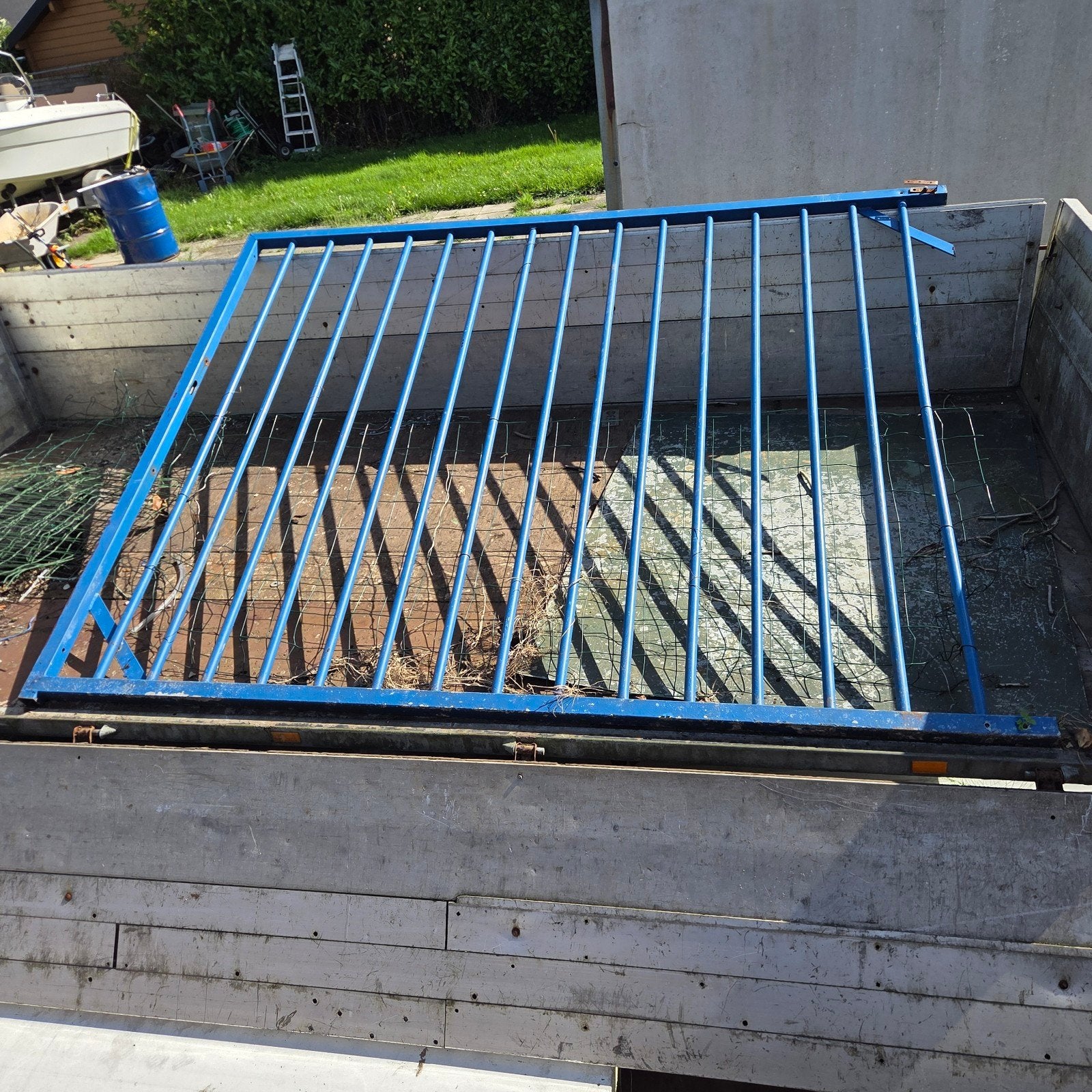 Blauw spijlenhekwerk in prima staat, Ophalen, Gebruikt, IJzer, Spijlenhekwerk
