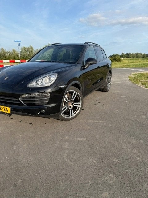 Porsche Cayenne 4.8 S Tiptronic S 2013 Zwart, Automaat, Cayenne, 138 €/maand, Zwart