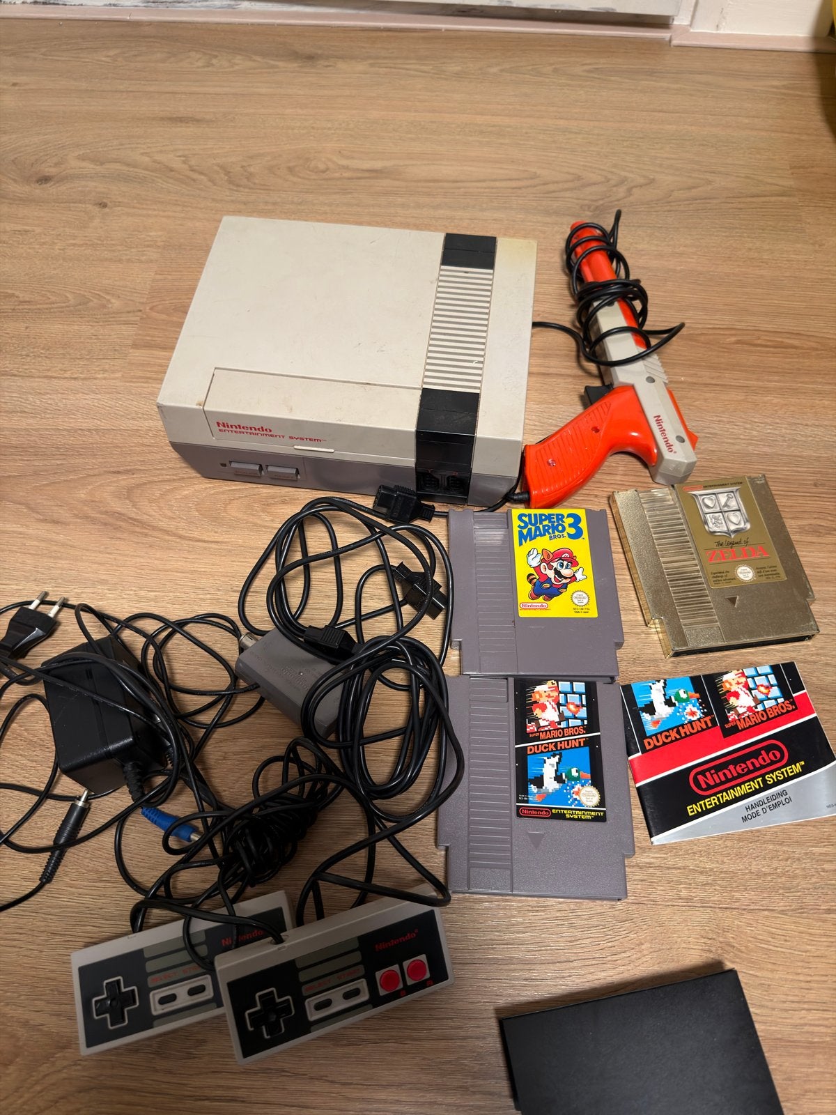 NES console met Zapper, 2 controllers en 3 top games, Spelcomputers en Games, Ophalen of Verzenden, Gebruikt, Met 2 controllers