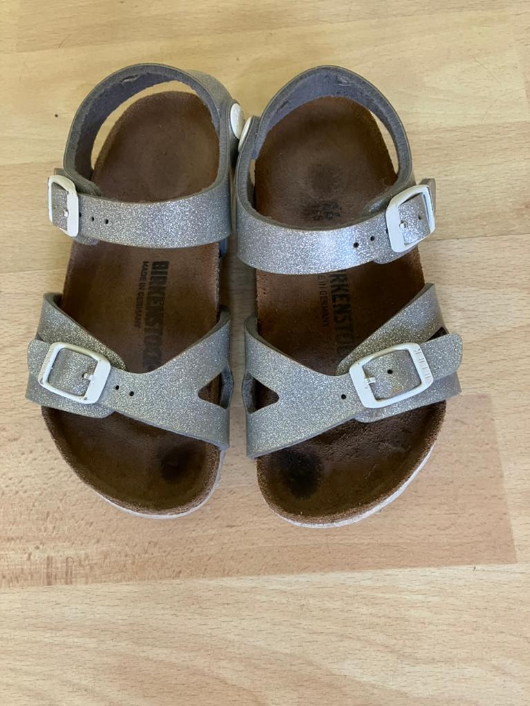 Birkenstock zilverkleurige leren sandalen mt 26 igs, Gebruikt, Meisje, Schoenen, Ophalen of Verzenden