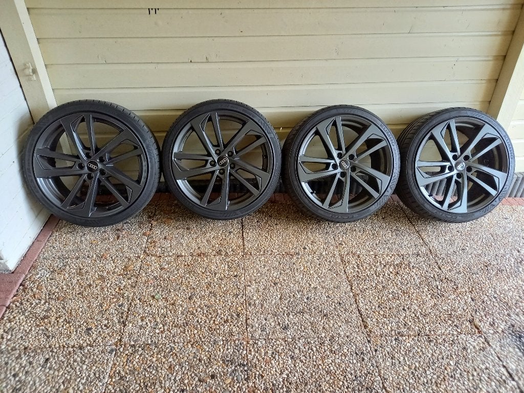 banden en velgen, Gebruikt, Banden en Velgen, 235 mm, Personenwagen