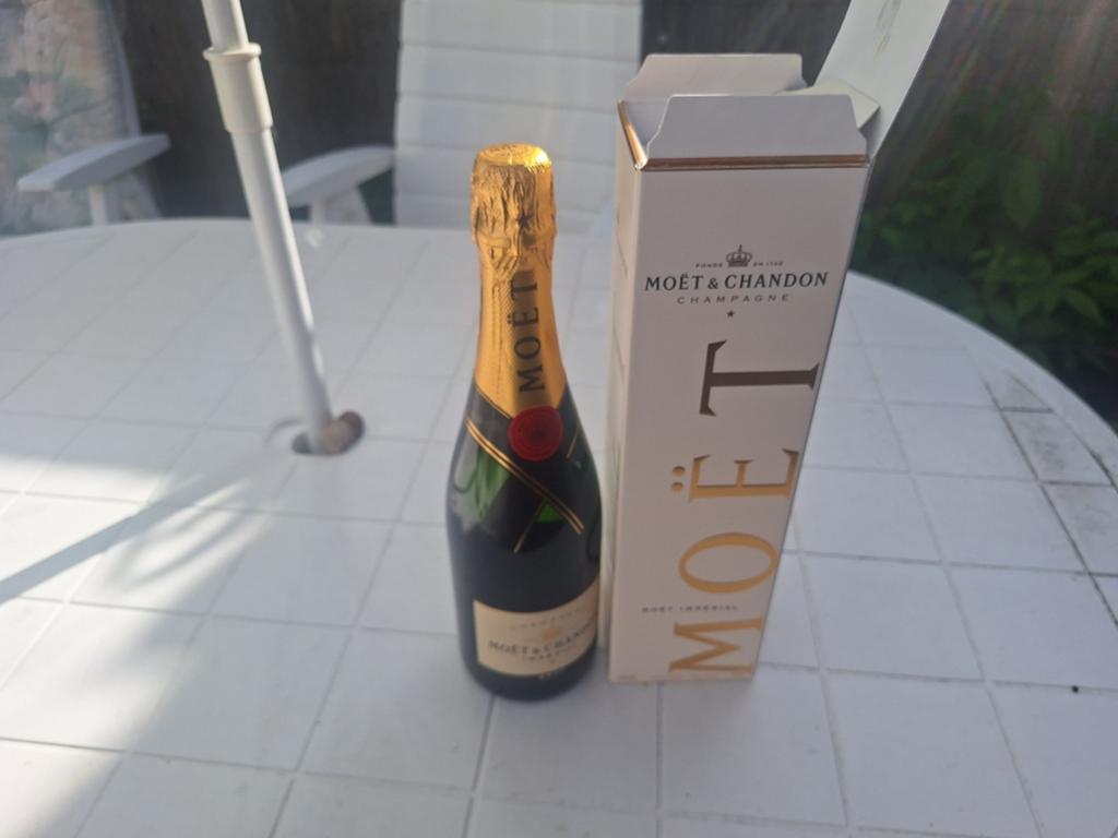 1fles möet 70cl brut met cadeau verpakking., Ophalen of Verzenden
