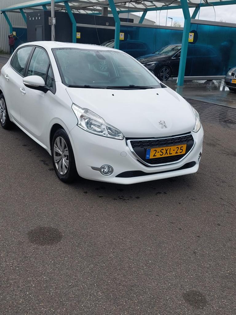 Peugeot 208 1.2 VTI 60KW/82PK 5-D 2014 Wit, Auto's, Peugeot, Voorwielaandrijving, Stof, 1199 cc, Wit