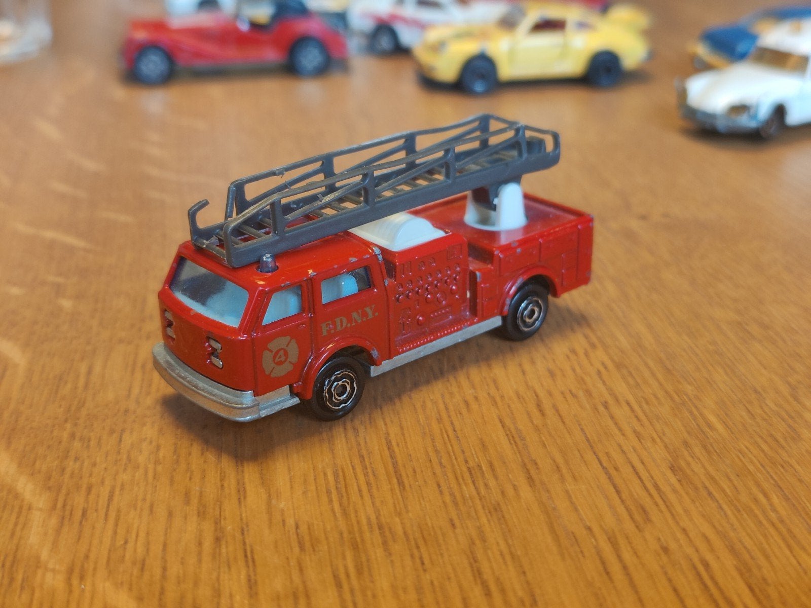 Majorette Pompier Brandweer FDNY ROOD, Hobby en Vrije tijd, Modelauto's | Overige schalen, Ophalen of Verzenden, Zo goed als nieuw