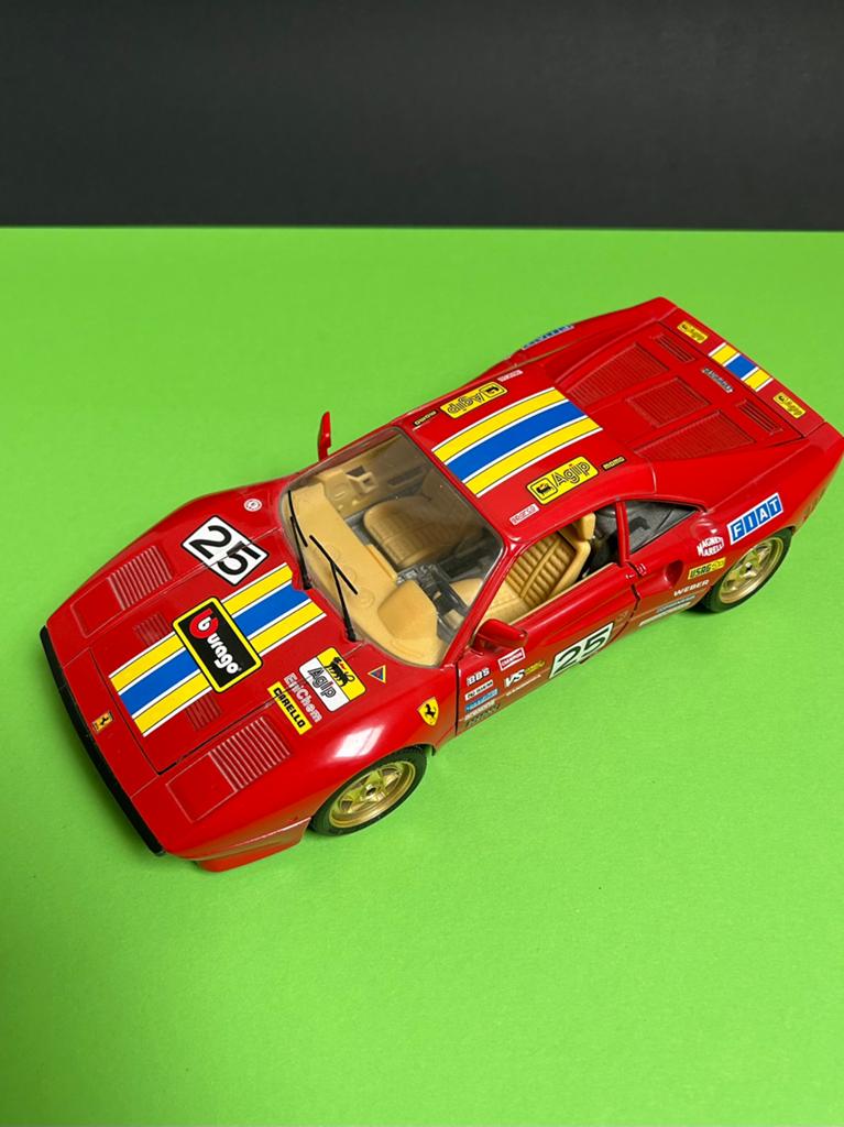 (#16). Modelauto 1:18 Rode Ferrari 288 GTO Rally uit 1984, Hobby en Vrije tijd, Modelauto's | 1:18, Ophalen of Verzenden, Gebruikt