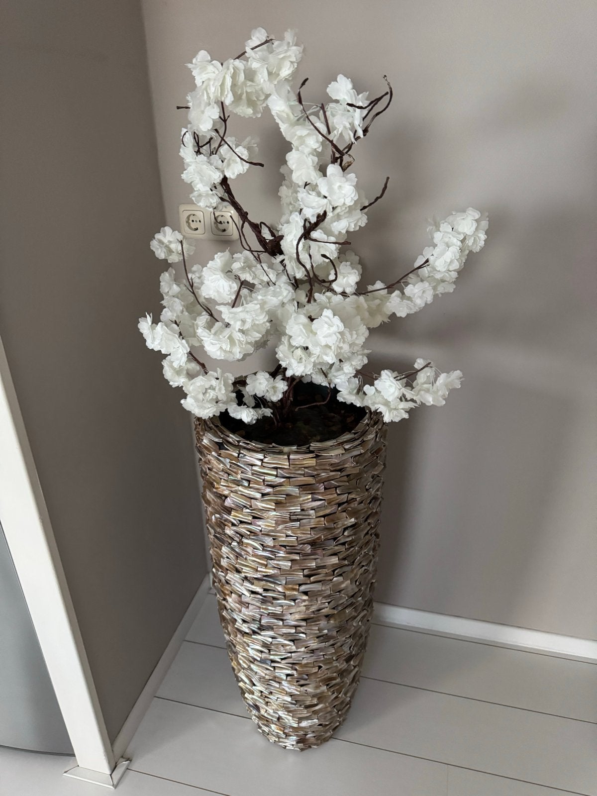 Schelpenvaas met bloesem, 150 cm hoog, Huis en Inrichting, Woonaccessoires | Vazen, Ophalen, Gebruikt, Beige, Natuurlijk materiaal