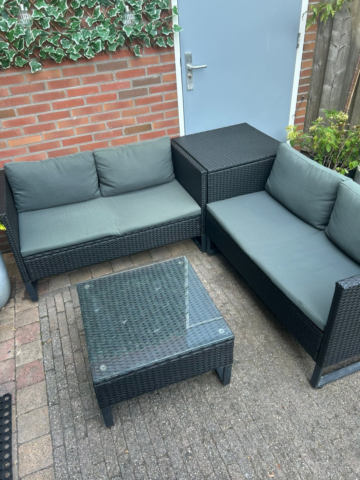 Loungeset met tafel en kussenbox, Ophalen, Zo goed als nieuw, Kunststof, 4 zitplaatsen