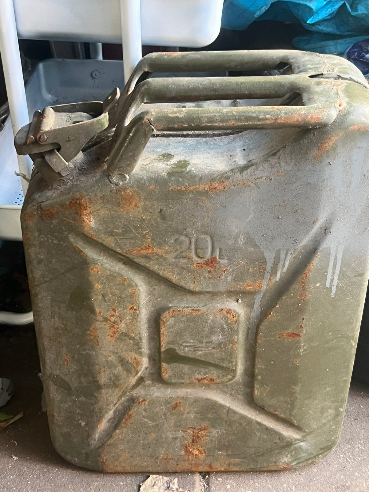 Landmacht jerrycan., Ophalen, Landmacht, Nederland