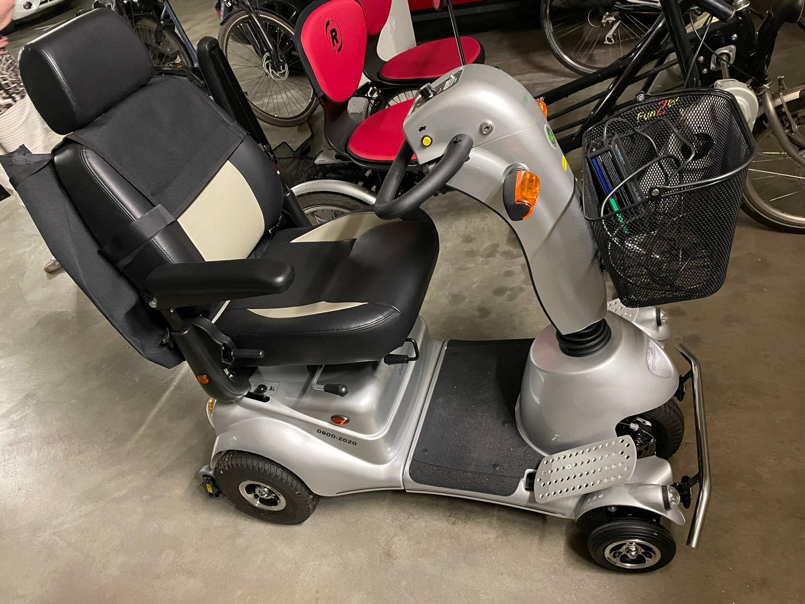 Scoot mobiel, Ophalen, Zo goed als nieuw, 16 km/u of meer