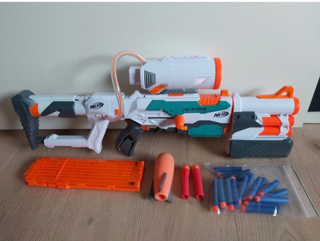 Nerf Tri-Strike Blaster met accessoires, Ophalen of Verzenden, Gebruikt, Jongen of Meisje