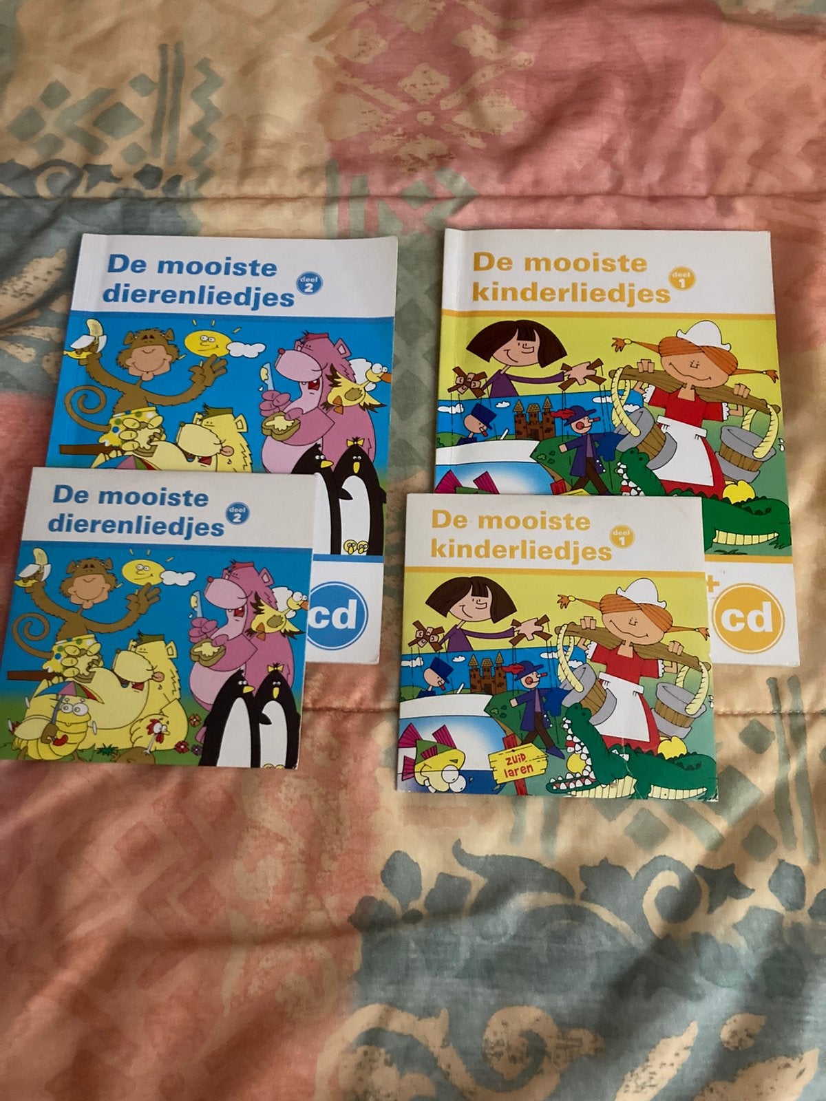 2 boekjes en CD’s met kinderliedjes, Ophalen of Verzenden, Zo goed als nieuw