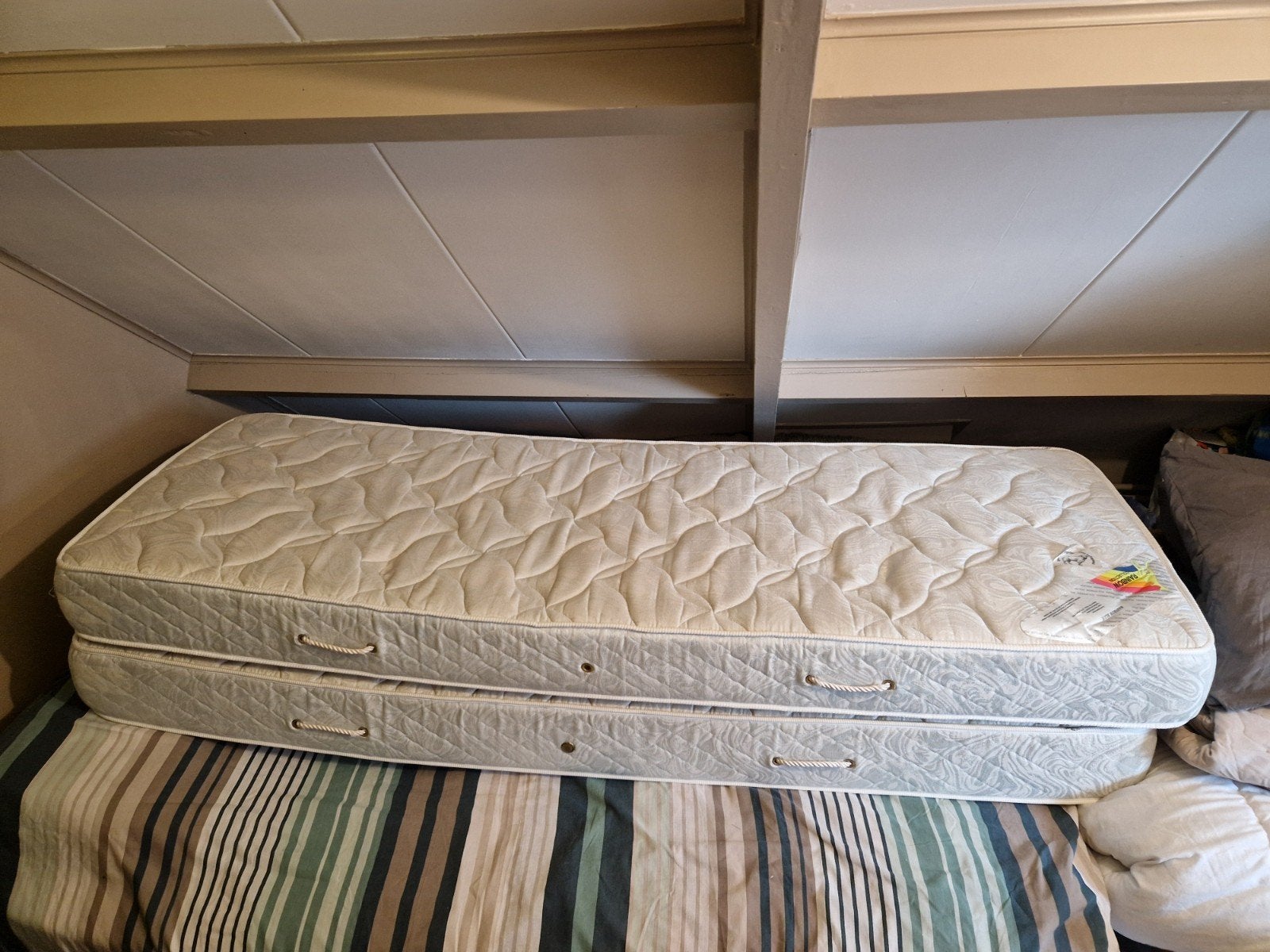 Bonell binnenvering . 2 x eenpersoonsmatras Rainbow Collecti, Caravans en Kamperen, Slaapmatten, Ophalen, Gebruikt