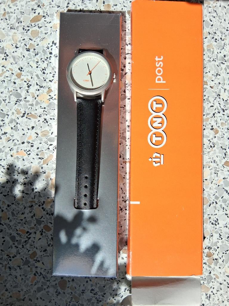 Een nieuw in between "Horloge", met reclame van TNT Post., Sieraden, Tassen en Uiterlijk, Horloges | Heren, Overige merken, Polshorloge